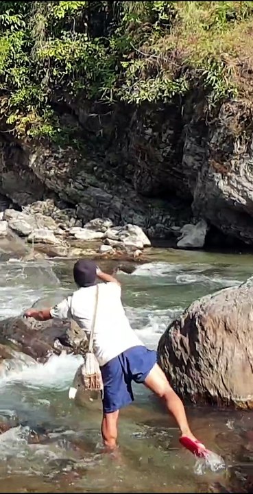cast net fishing in Nepal |