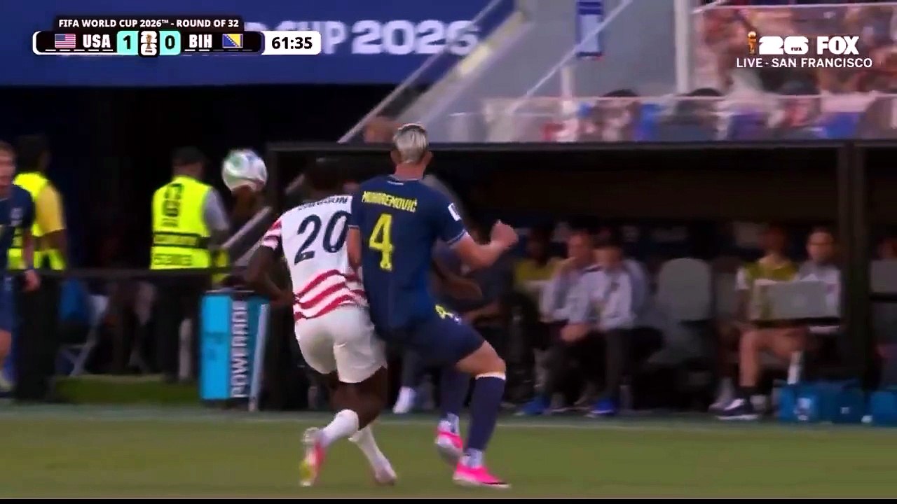 La falta de Balogun que le valió una roja directa