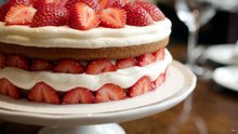 🍓 Crochet Strawberry Cake