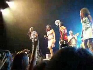 La fin du concert avec "On s'attache"