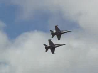Patrouille serrée F-18