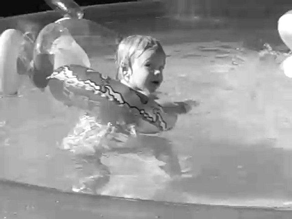 Dans la piscine de Tatie