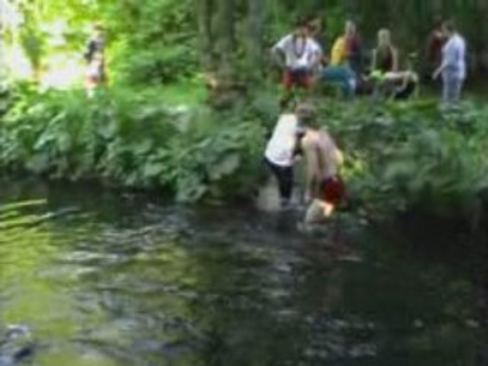 Durch den Fluss auf die Fanmeile