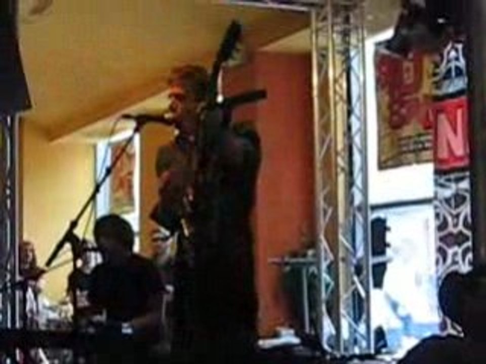 Spoon - "Eddie's Ragga" live at Virgin Megastore [7.10.2007]