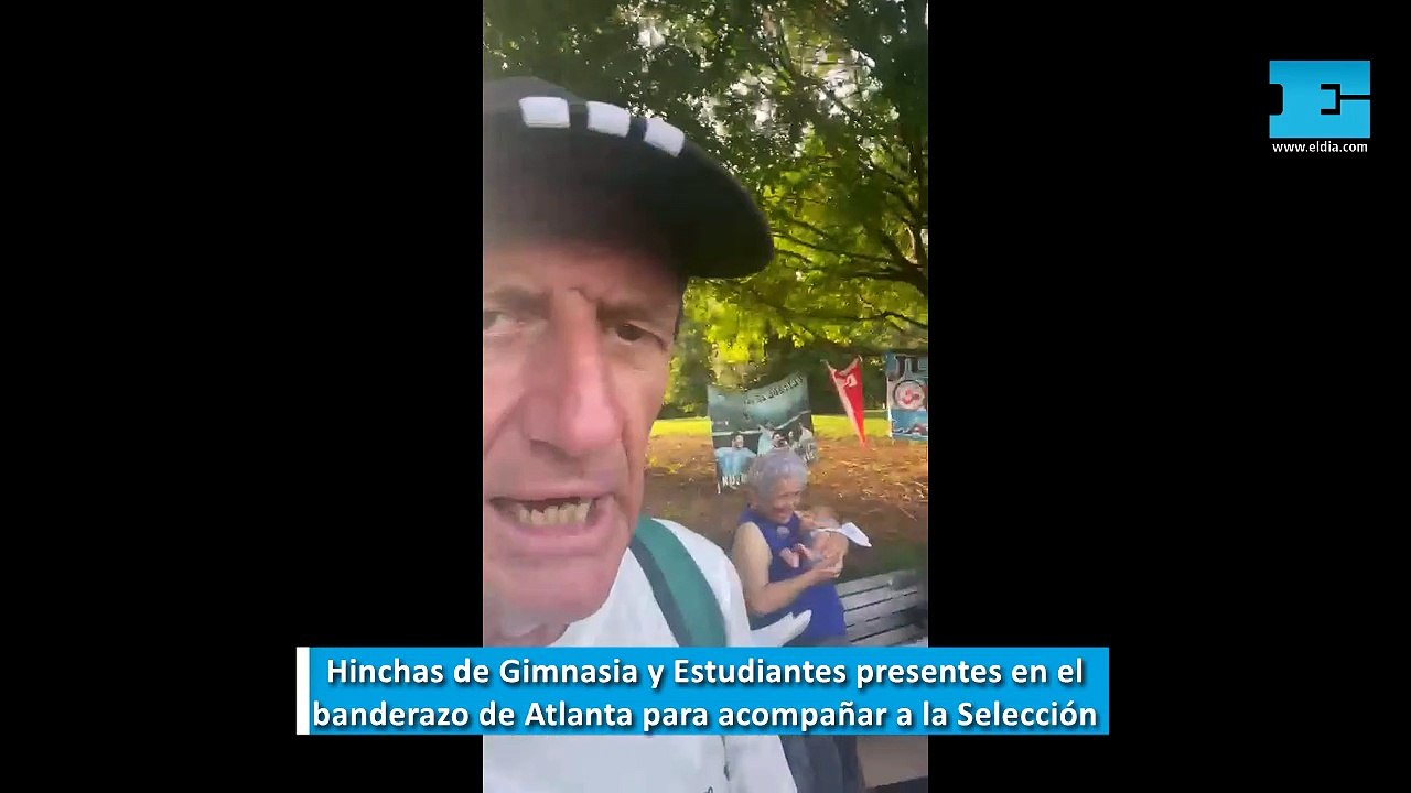 Hinchas de Gimnasia y Estudiantes presentes en el banderazo de Atlanta para acompañar a la Selección