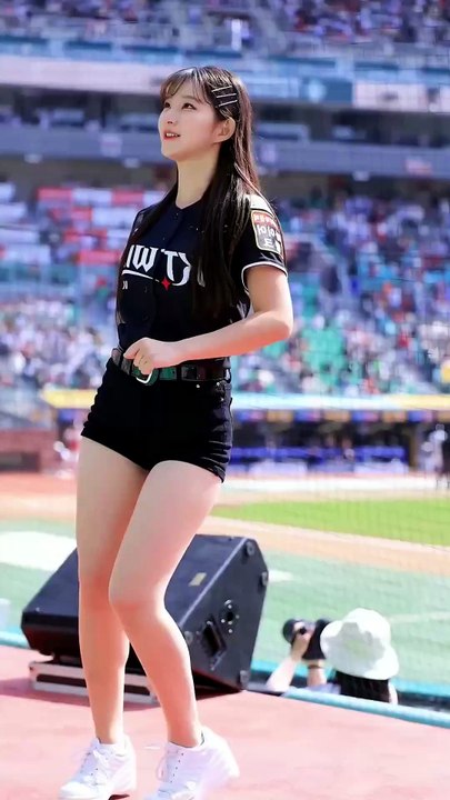 Stunning Kim Jin-ah Whiplash Dance Fancam + Cheerleader EP 119