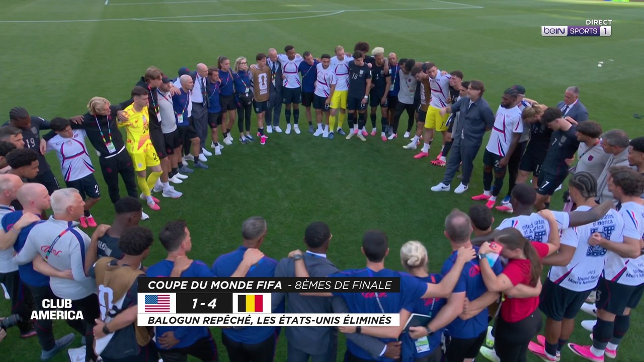 Mauricio Pochettino with the United States national team on the pitch after their World Cup match, a moment of leadership.