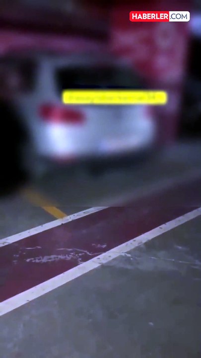 İstanbul'da AVM otoparkında dikkat çeken olay! Yakalanınca hızla kaçtılar