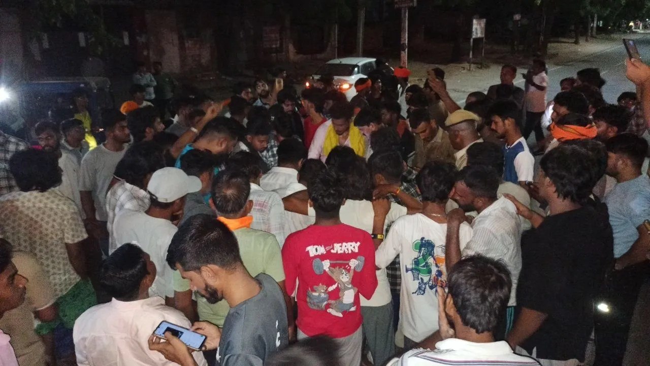 गोवंश के अवशेष मिलने पर हंगामा