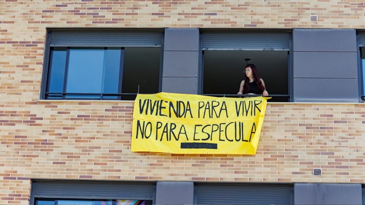 Sareb encarga vaciar sus 3.000 viviendas okupadas