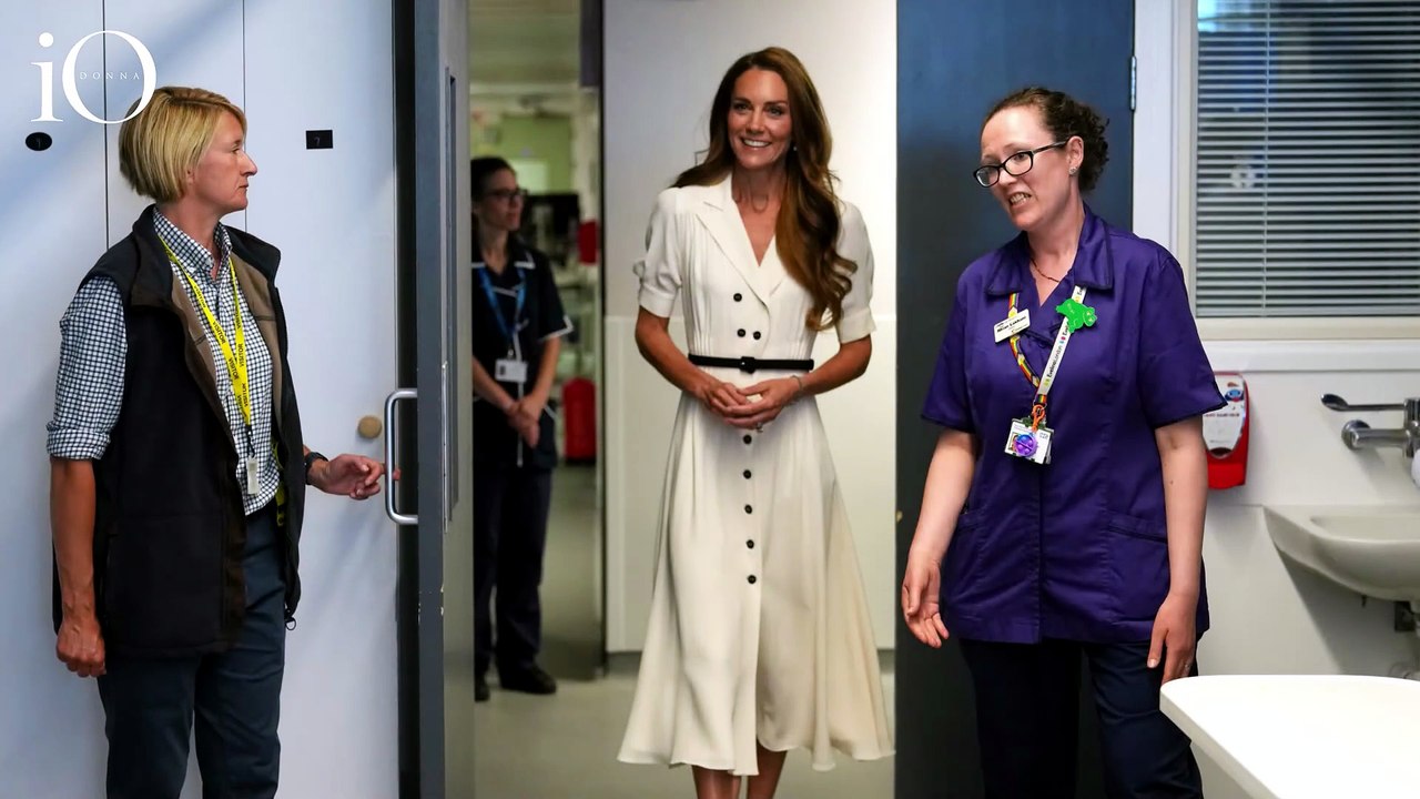 «Sei tu la Regina?». Kate Middleton incontra i bambini in ospedale a Londra