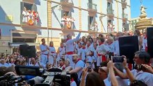 Momento de la jota a San Fermín al paso de la procesión por la plaza del Consejo