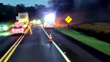 Novas imagens mostram intensidade das chamas que destruíram caminhão-cegonha carregado com veículos na BR-277