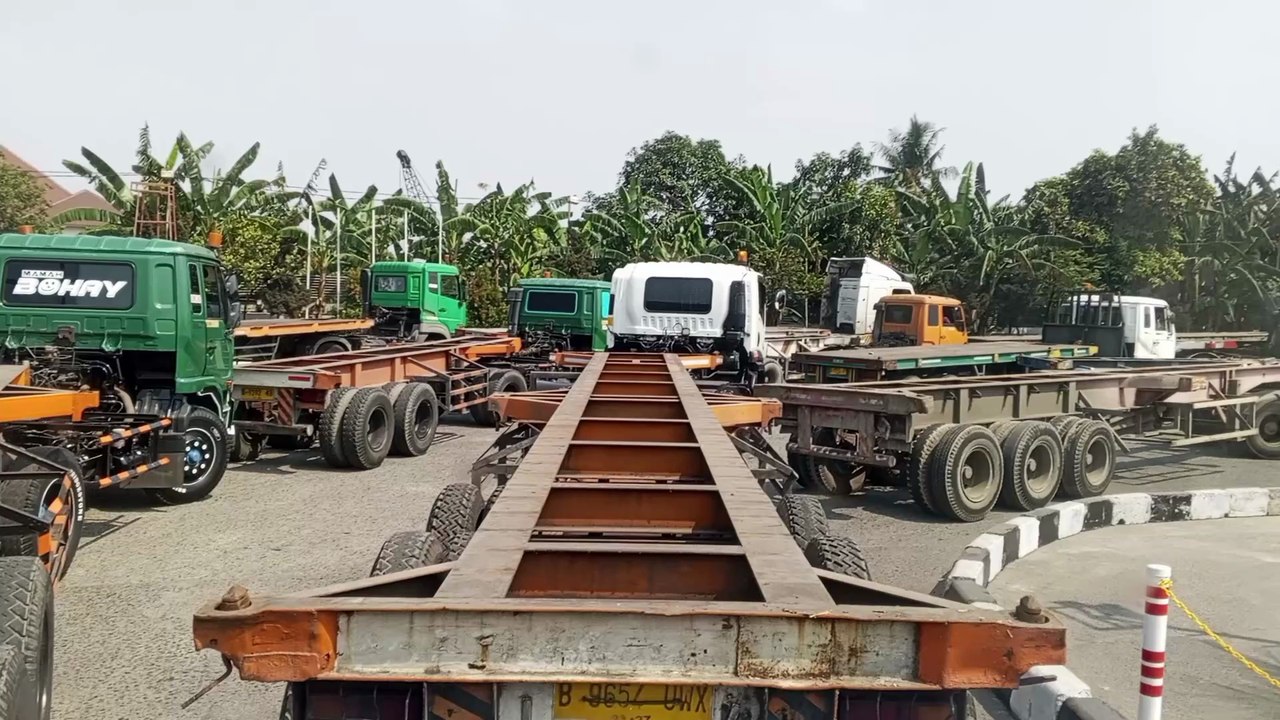 Queues for subsidized biodiesel (Bio Solar) amidst Indonesia's Bio Solar shortage