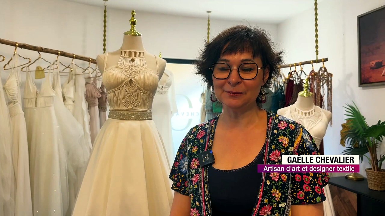 À Saint-Just-Saint-Rambert, elle crée des robes de mariée uniques