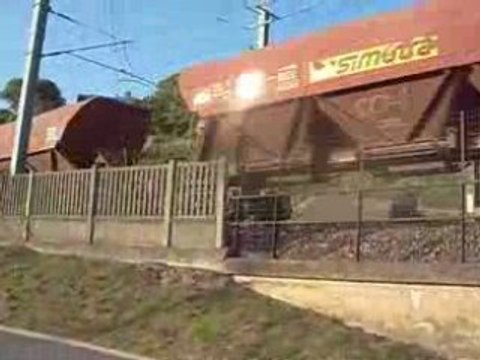 um de bb 69000 fret avec des wagons trémies