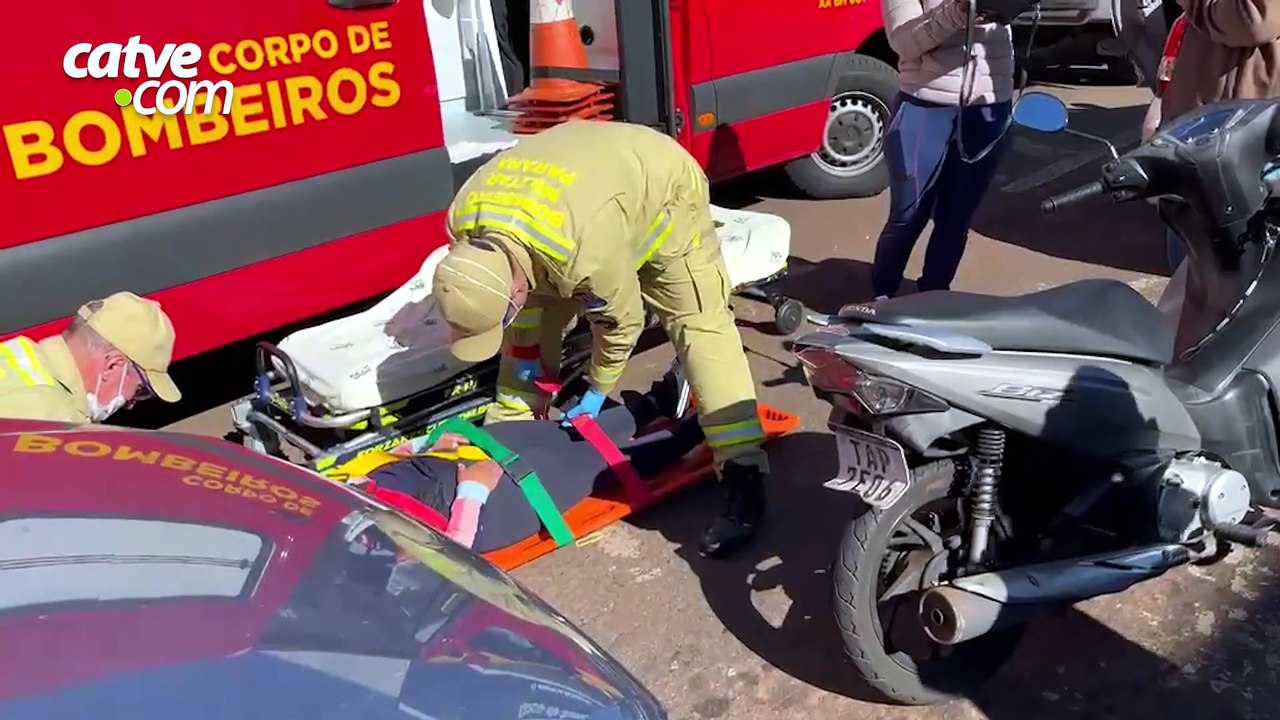Adolescente fica ferida em engavetamento entre carro, moto e utilitário em Cascavel