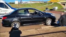 Peugeot tem para-choque arrancado em acidente de trânsito em Cascavel