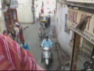 tuk tuk racing in Delhi India - KeysToSuccessClub.com