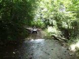 Quad dans la rivière