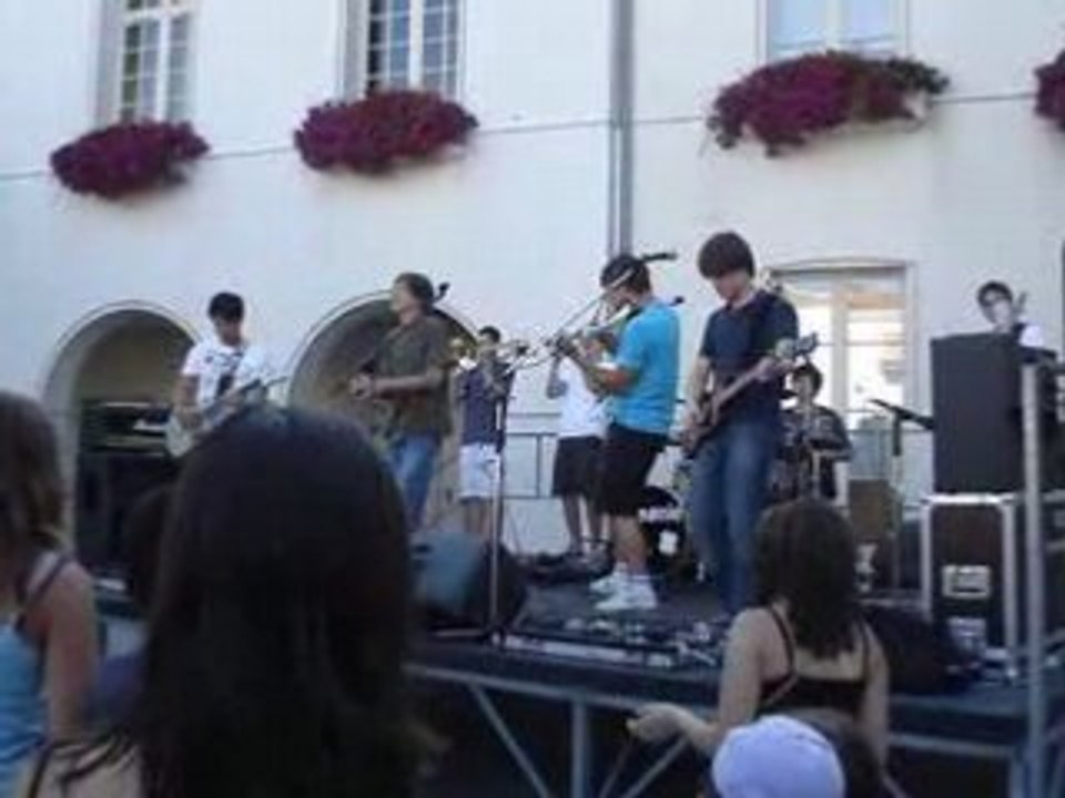 Léonie - Un coup d'oeil en arrière