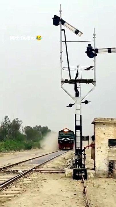 38 dn Fareed Express arrival at Vehari Railway station
