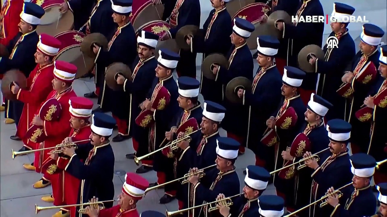 NATO Zirvesine damga vuran an! Miçotakis'e 'Ceddin Deden'li karşılama!