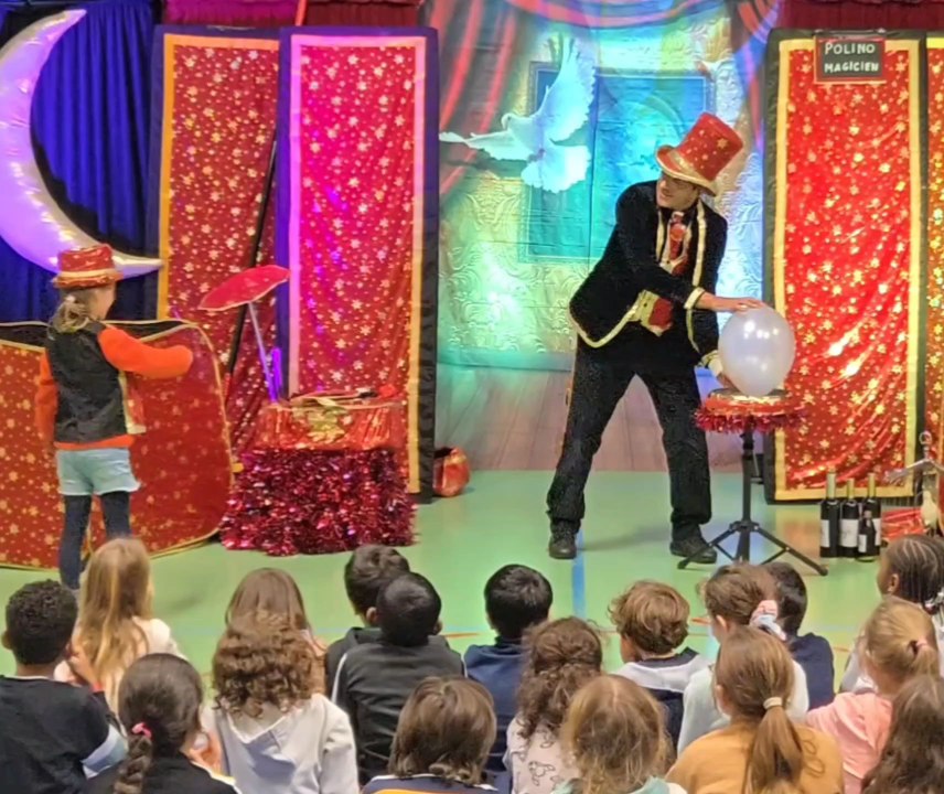 Polino le Magicien Jongleur