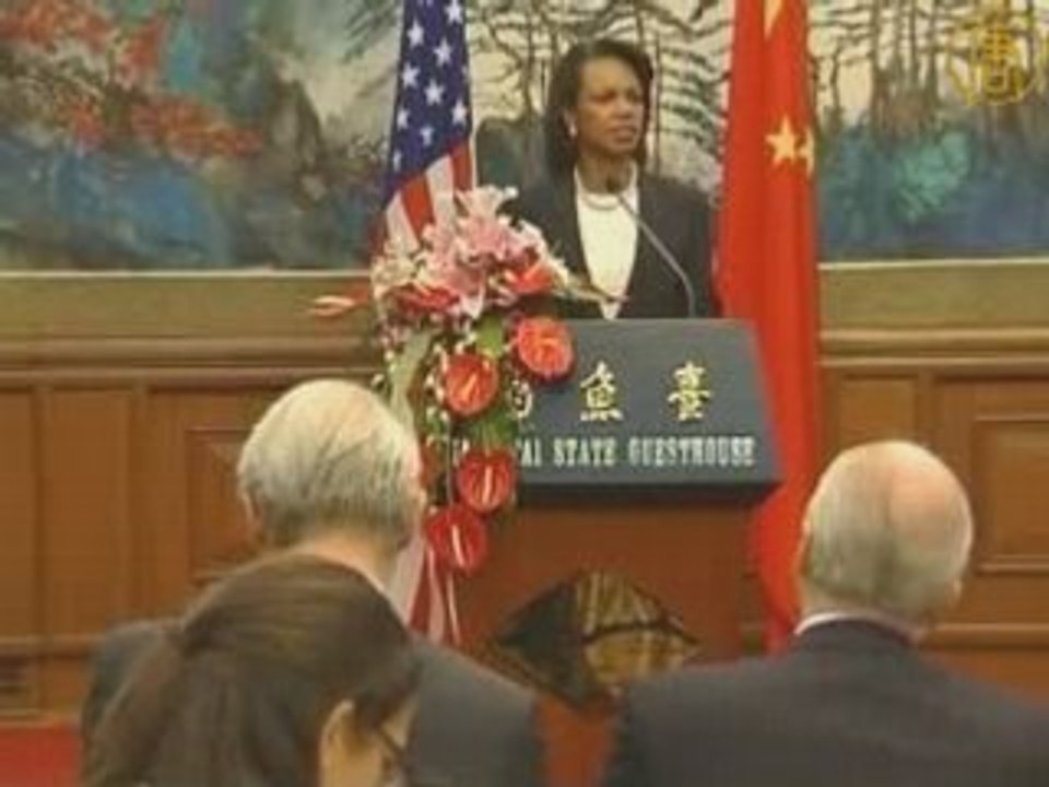 赖斯关注民主人权 吁中共施压穆加贝