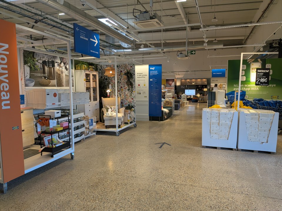 Meubles, ustensiles de cuisine... On vous fait découvrir le plus petit magasin Ikea de France