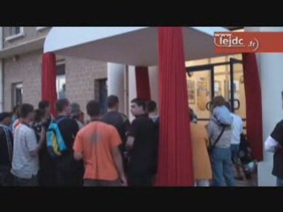 Lewis Hamilton arrive à Nevers