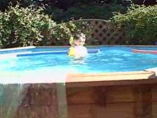 encore dans la piscine!!!