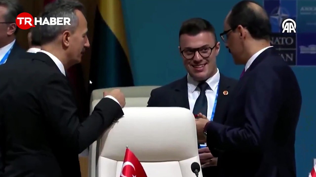 Ankara'nın jestleri bitmiyor: Liderlere özel kalem ve defter