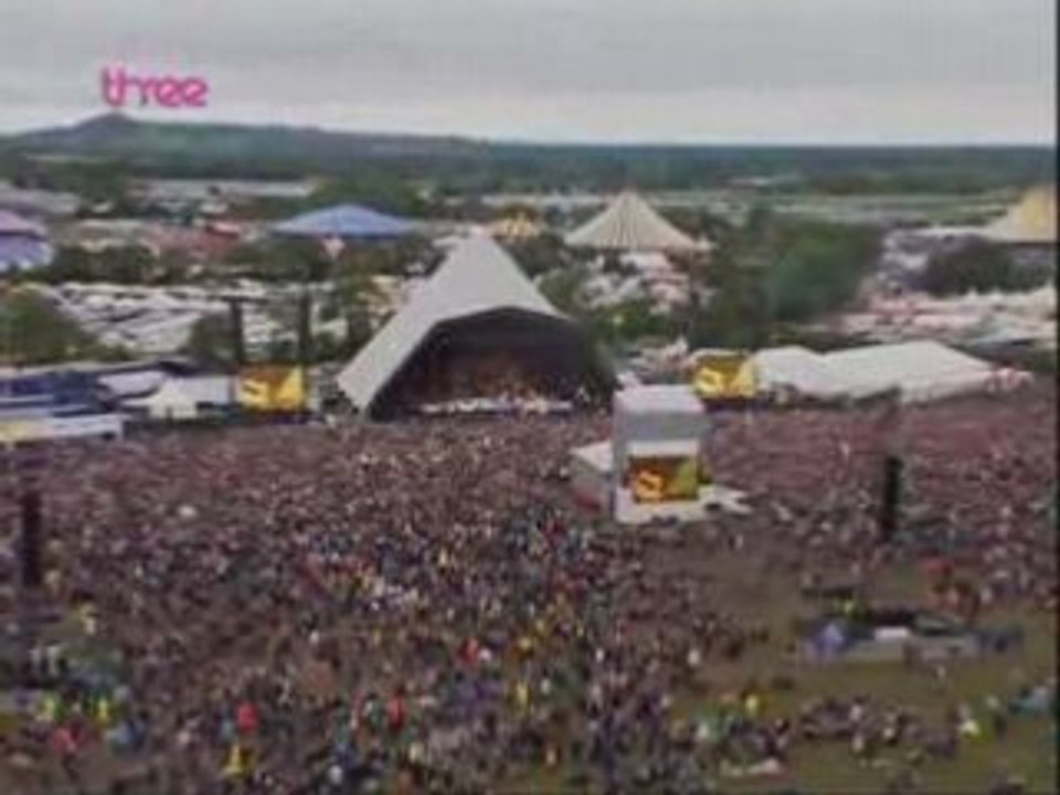 Editors Smokers Outside The Hospital Doors Glastonbury 08