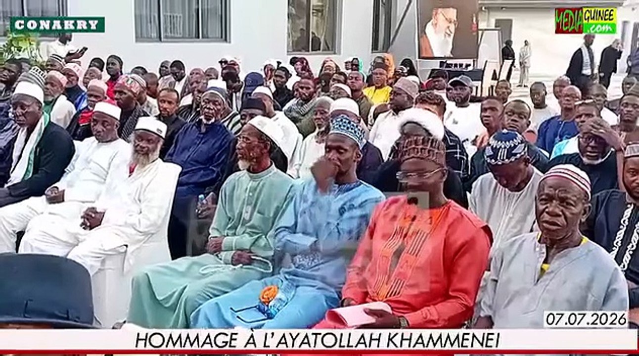 Hommages à l'ayatollayeh kamenei avec l'ambassadeur