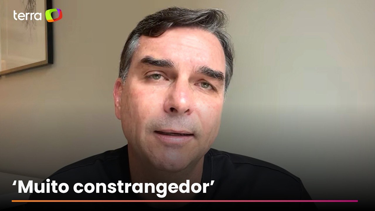 Flávio diz que PF fez buscas dentro do quarto da irmã mais nova atrás de armas de Bolsonaro