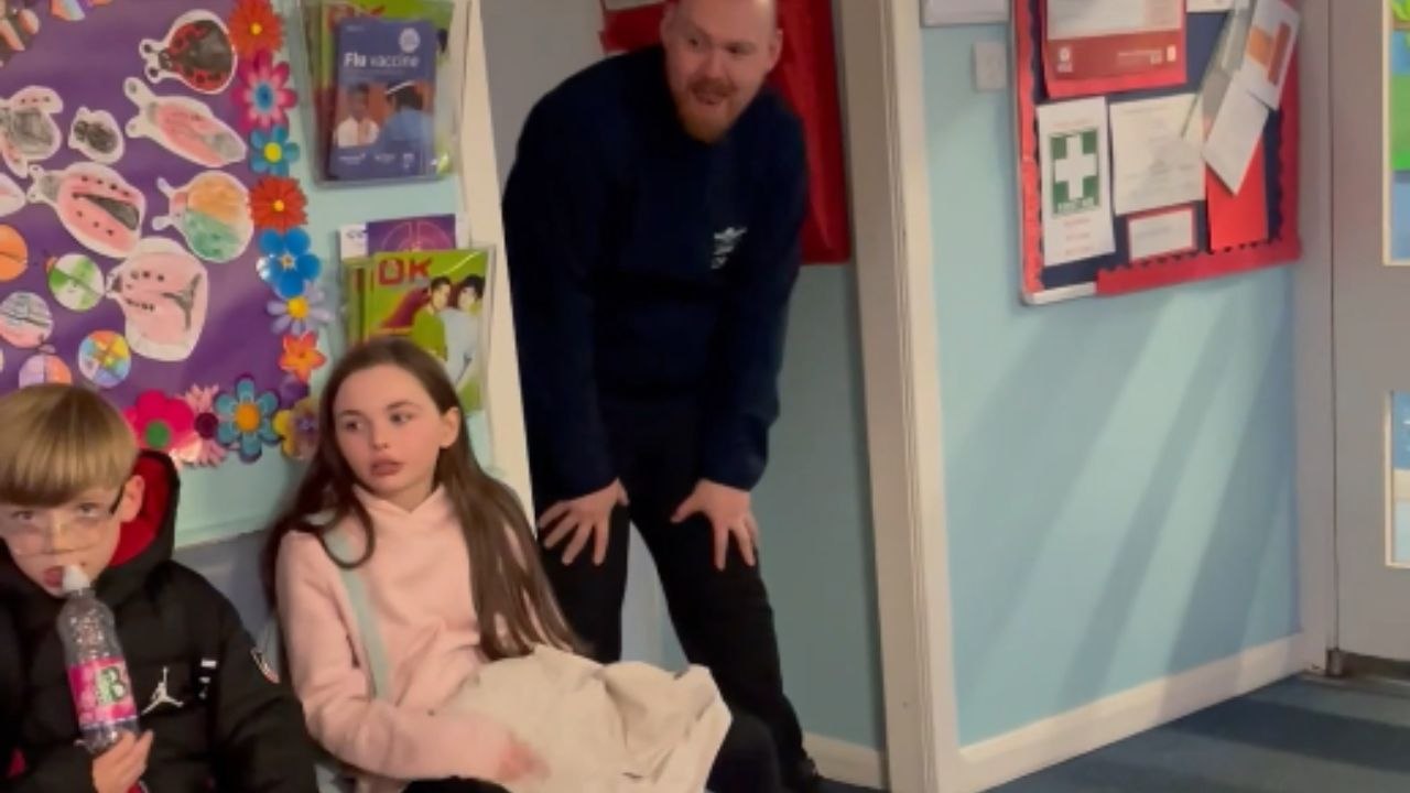 Emotional Homecoming: Daughter Embraces Father After 6-Month Absence