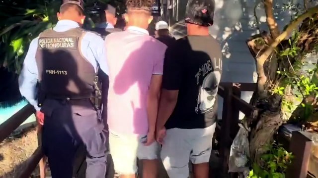 Autoridades advierten: ciudadanos fumando marihuana en la calle serán detenidos