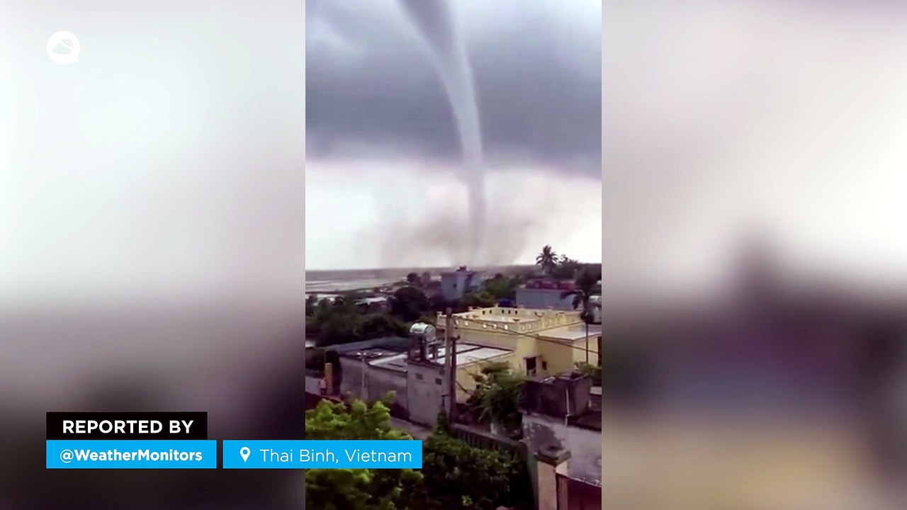 Landspout tornado caught on camera in Thai Binh, Vietnam
