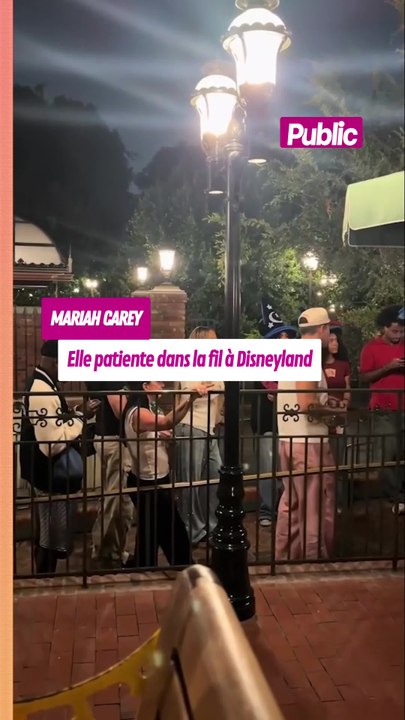 Mariah Carey patiente dans la fil d'attente à Disneyland