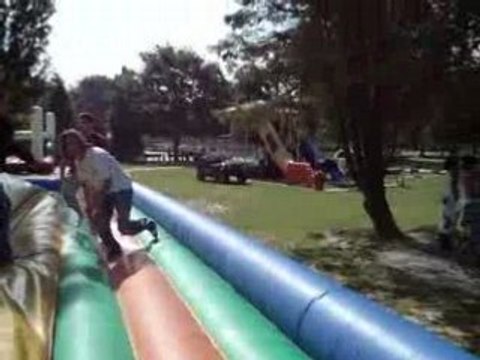 des gens bizarres sur un truc bizarre (aux naudieres)