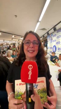 Durante lançamento de obra produzida por crianças e adolescentes, orientadora destaca a importância do livro físico na era digita digital
