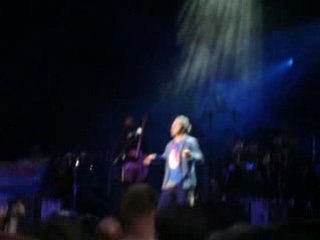 Ca fait mal chantée par le public