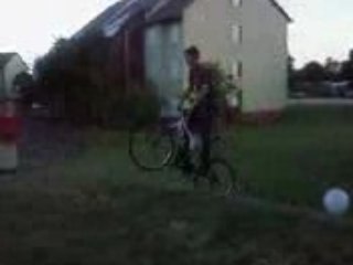 loic saut en velo 2