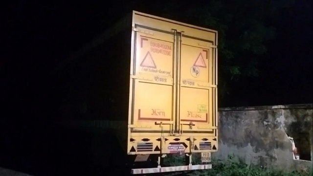 कंटेनर पकड़ा