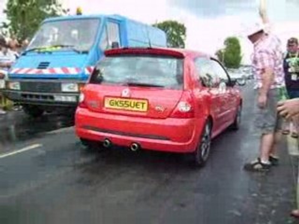 le mans auto 2008 une clio veut faire sa chaude !