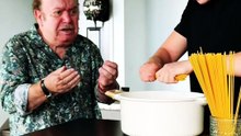 Prank breaking Spaghetti in front of Italians 🤣#foryou #funny #fyp #prank #usa