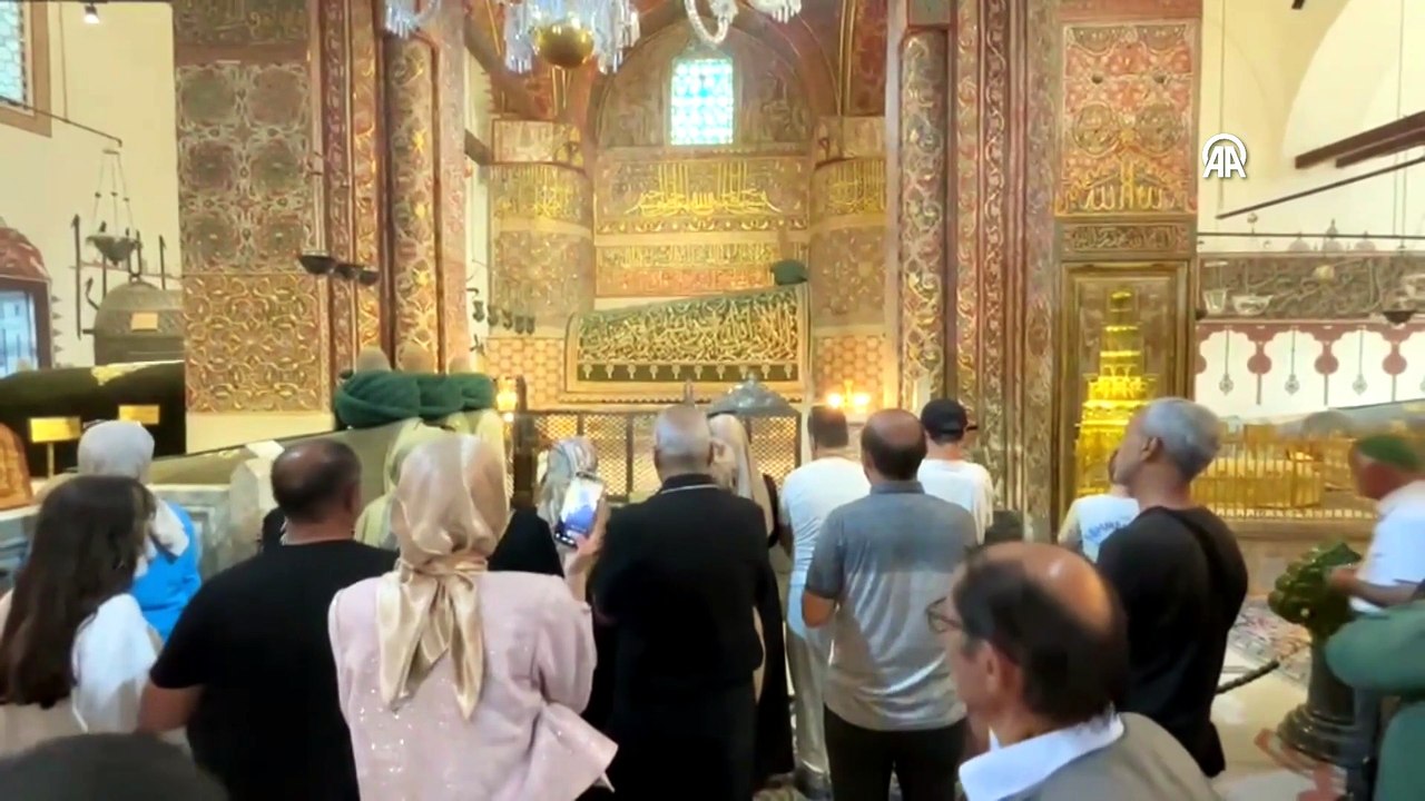 Mevlana "Ne olursan ol yine gel" demişti: Konya'daki Mevlana Müzesi'ne milyonlar akın etti
