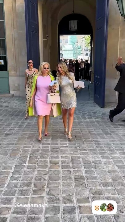 Η Αθηνά Οικονομάκου στο σόου της Σήλιας Κριθαριώτη στο Παρίσι