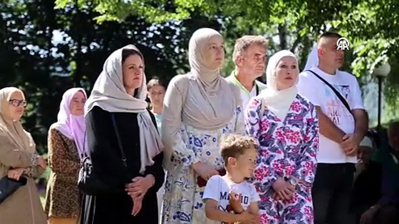 Srebrenitsa Soykırımı kurbanlarının cenazeleri, Saraybosna'dan Potoçari Anıt Mezarlığı'na uğurlandı